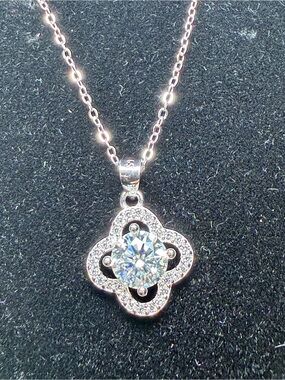 925 Silver Clover Halo Pendant Necklace with 1.0 Carat Moissanite Stone GRA